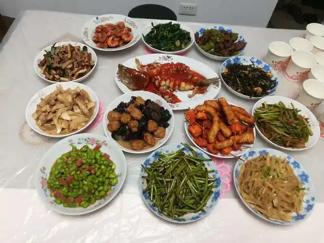 忙碌了一天,为儿子做的生日晚餐,又累又高兴.