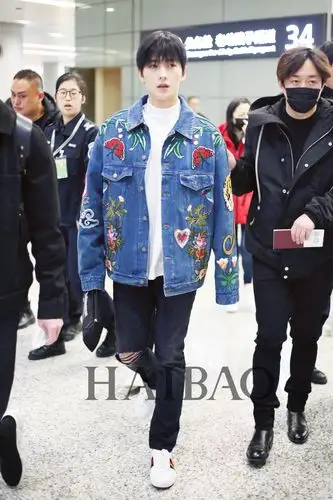 "2018海报街拍instar"候选人杨洋的全年街拍合辑:舒适清爽,帅气又时髦