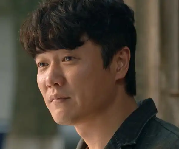 跟刘德华搭档完,又跟赵丽颖合作,条件一般的肖央凭啥那么幸运