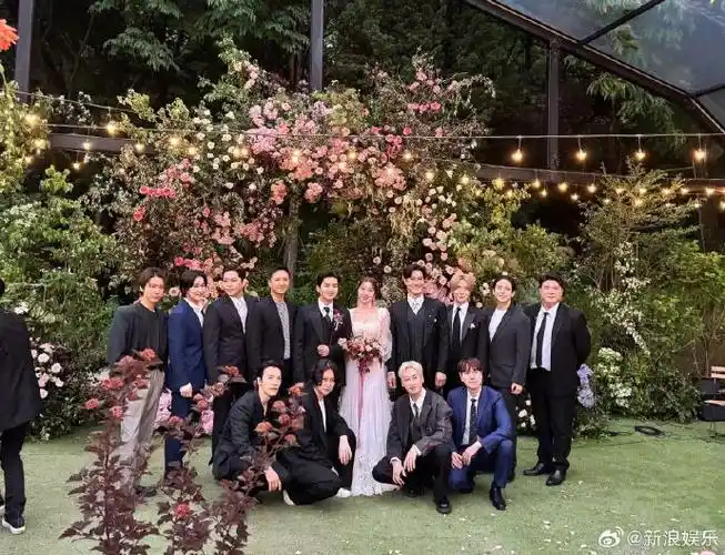 发现sj全体13人出现在婚礼现场,韩庚,强仁,起范,晟敏,崔始源都来了