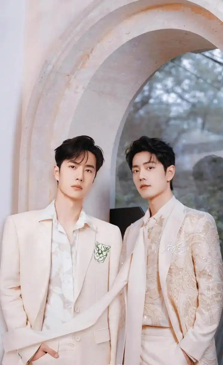 博君一肖婚纱照,每一张都非常般配,粉丝造图能力太牛了,这不把民政局