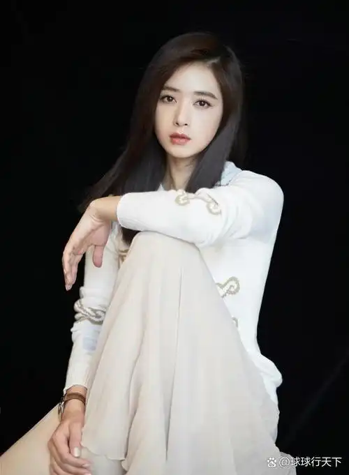 蒋欣:娱乐圈中的独立探索者 在娱乐圈的喧嚣中,蒋欣以其独特的魅力