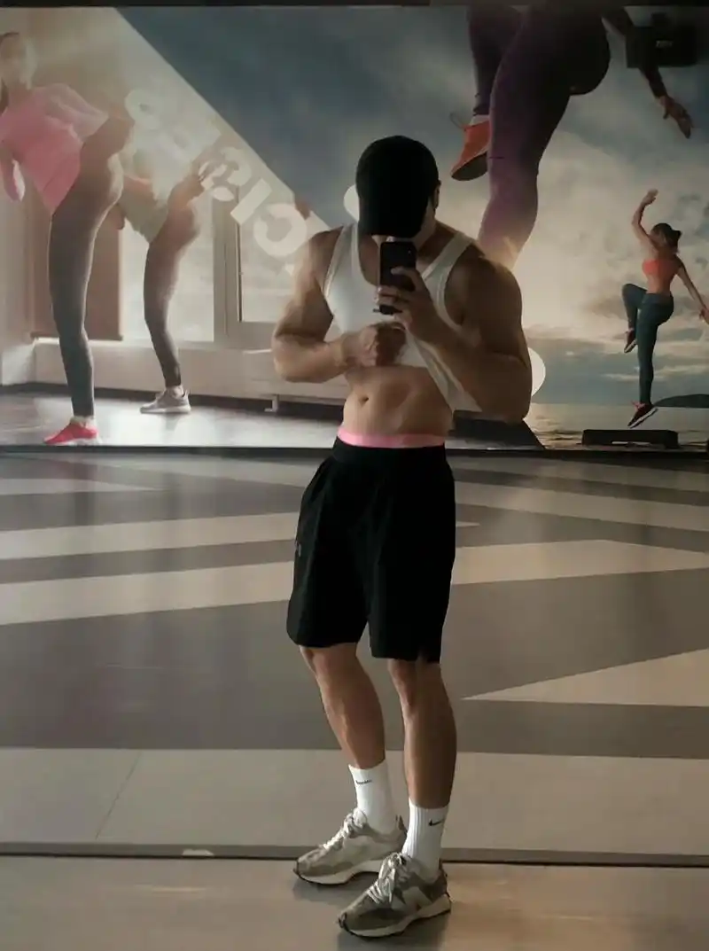 这么热的天,你离我那么远.#looksee#健身 #胸肌 # - 抖音