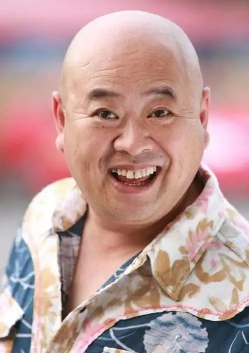 他被赵本山捧红,却没有拜师,和娇妻相差29岁成人生赢家