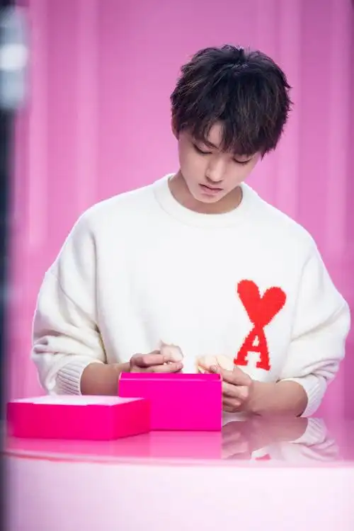 易烊千玺王俊凯陈立农男女网红同款慵懒风毛衣 韩版ins超火针织衫