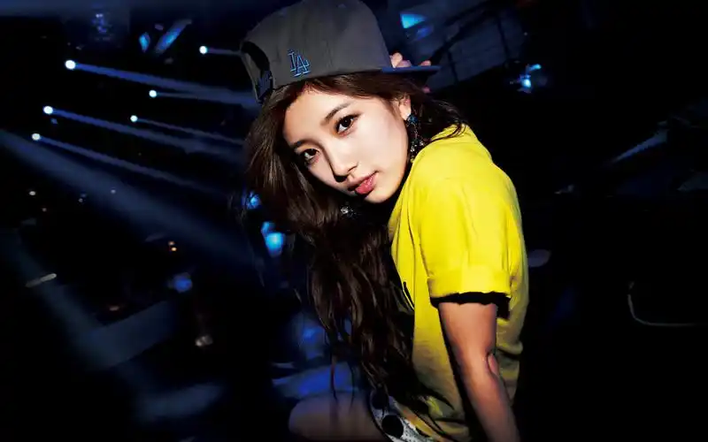 missa,裴秀智,棒球风,服饰,宽屏,美女,明星,壁纸miss a 裴秀智 棒球风