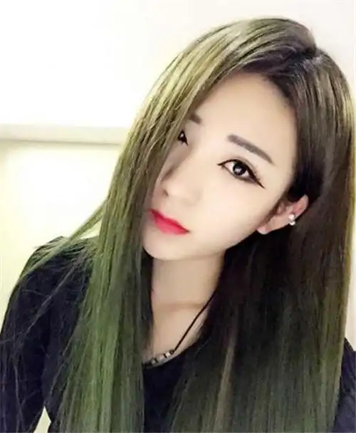 最新最潮流的人气爆款发型_飘逸直发_女生发型大全