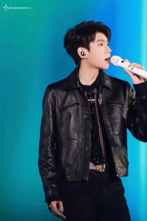 王源绿海##王源出席qq音乐巅峰盛典