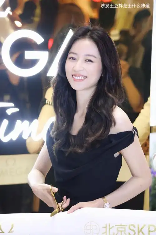 生图鲨手媛媛#周雨彤线下活动生图##周雨彤长发活动状态