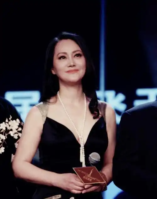 上世纪八九十年代,大宋佳是备受瞩目的演员,其知名度曾达到巅峰.