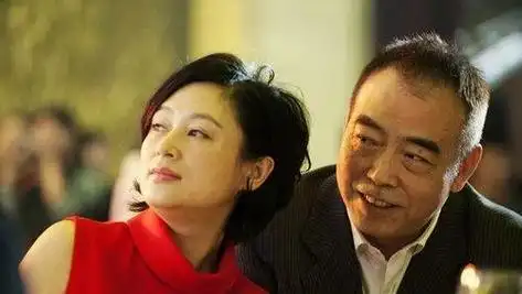 "陈凯歌",这位被誉为娱乐圈四大名导之一的人物,在影视界享有无可动摇