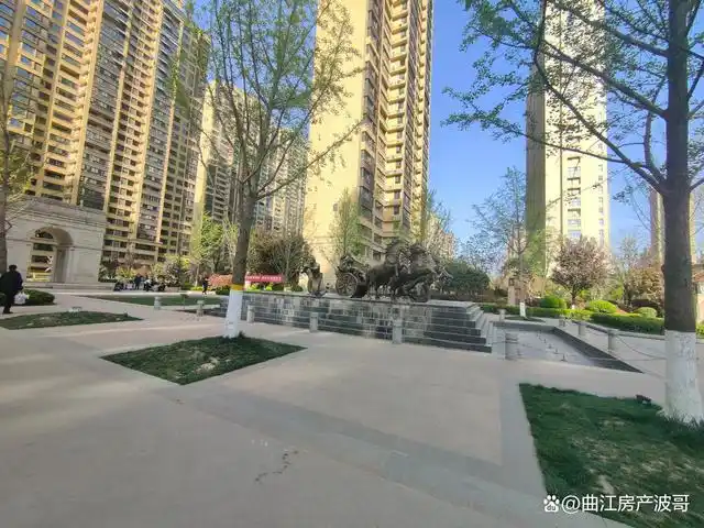 今天来聊聊曲江二期,金辉世界城a区这个小区!