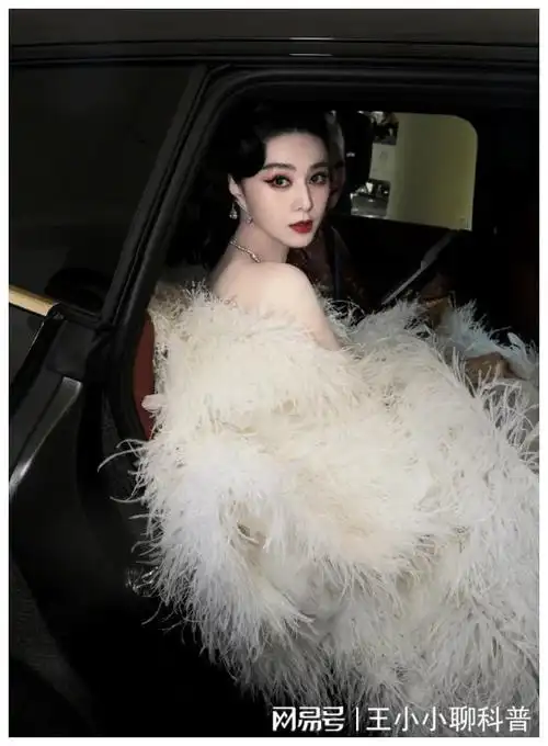 范冰冰再穿"龙袍",可惜事实证明,她再也回不去了|礼服|长裙|红毯|裙子