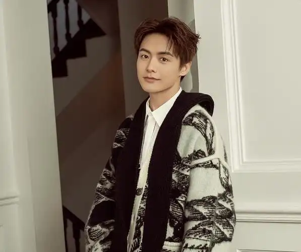 6月3日,知名男歌手马天宇通过微博公开喊话狗仔,求对方别再跟他了,都