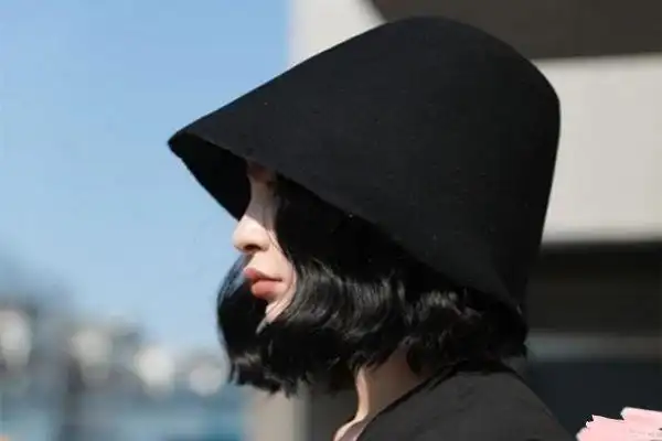 戴渔夫帽怎么扎头发适合带渔夫帽的发型