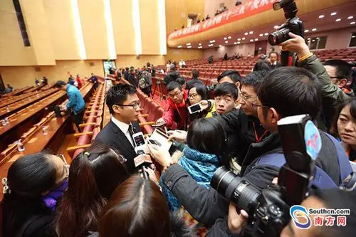 霍启山吴小莉 广东两会"围堵指数"最高的明星委员