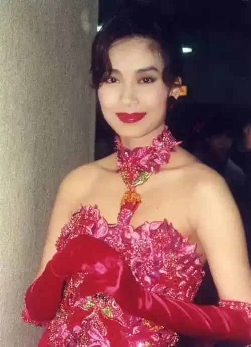 57岁港姐邝美云:不囿于起点与出身,把自己活成了传奇_香港_事业_珠宝