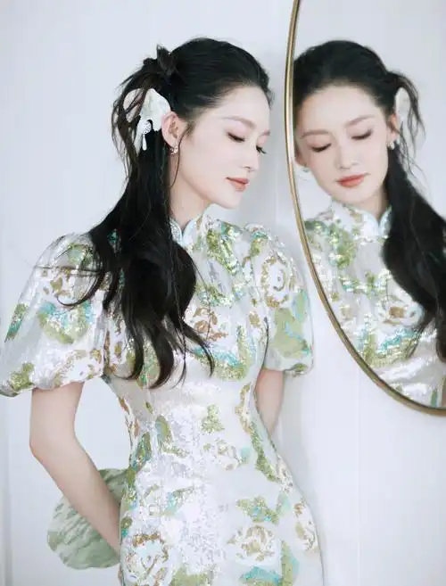 《庆余年2》超前巡映礼,新中式造型好温婉,尽显灵动婉约之态  #李沁新