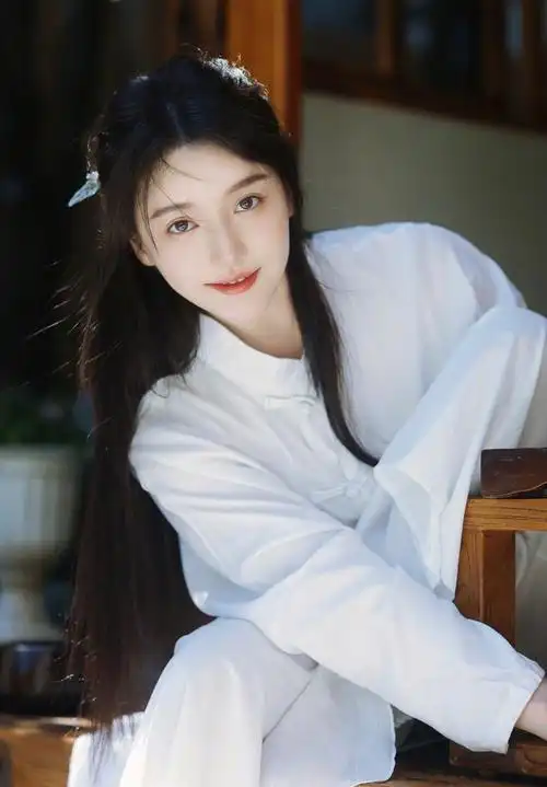 姜贞羽氛围感写真唯一纯白的茉莉花清纯又动人