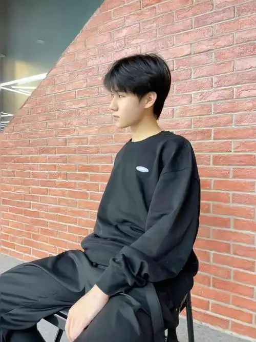 女友视角比帅照更有杀伤力张真源丨#张真源蒙住眼睛丢失味觉