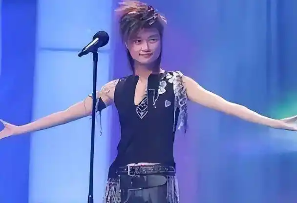 娱乐圈的残酷真相,在39岁的李宇春身上表现得淋漓尽致