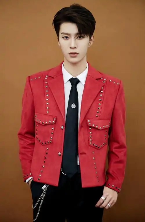 东方卫视春晚节目单公布范丞丞用鲜艳炙热的红迎接农历新年