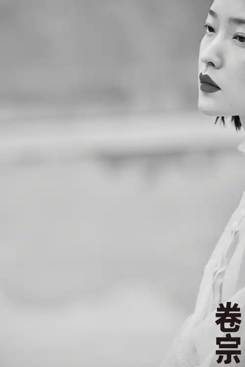 杜鹃清冷气质质感写真图片