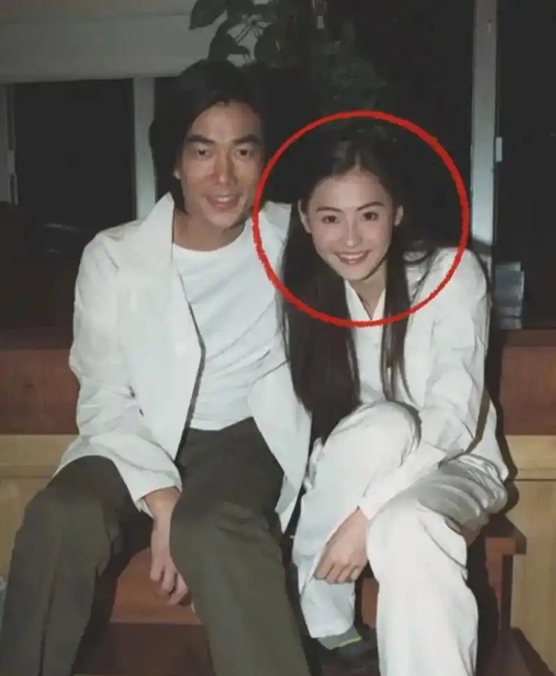 任贤齐和张柏芝在一起,那个时候张柏芝的皮肤真的好白,难怪那么多明星