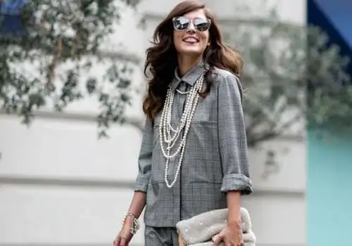 珍珠项链怎么戴才能提升气质?