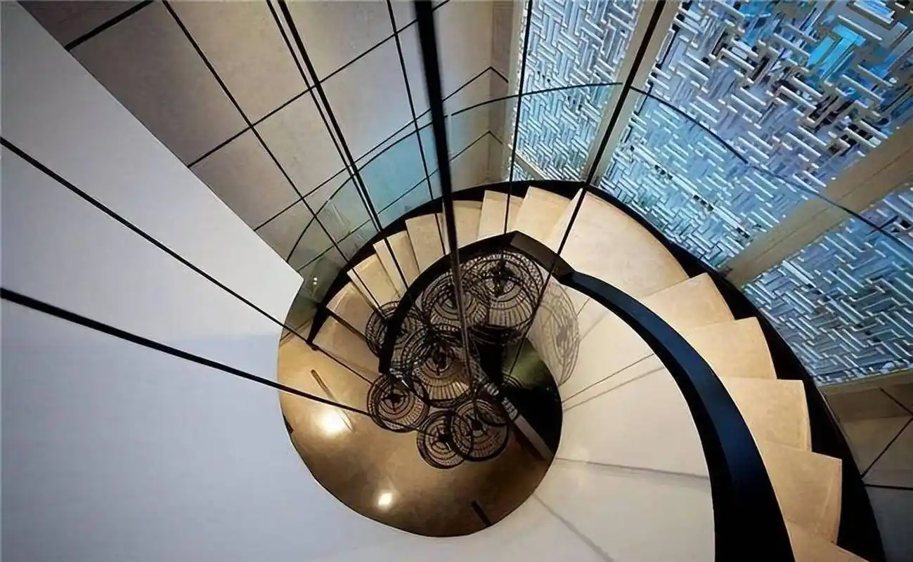 鹿晗家白色欧式豪宅非,看电视仿佛身临私人影院  鹿晗的豪宅是欧式