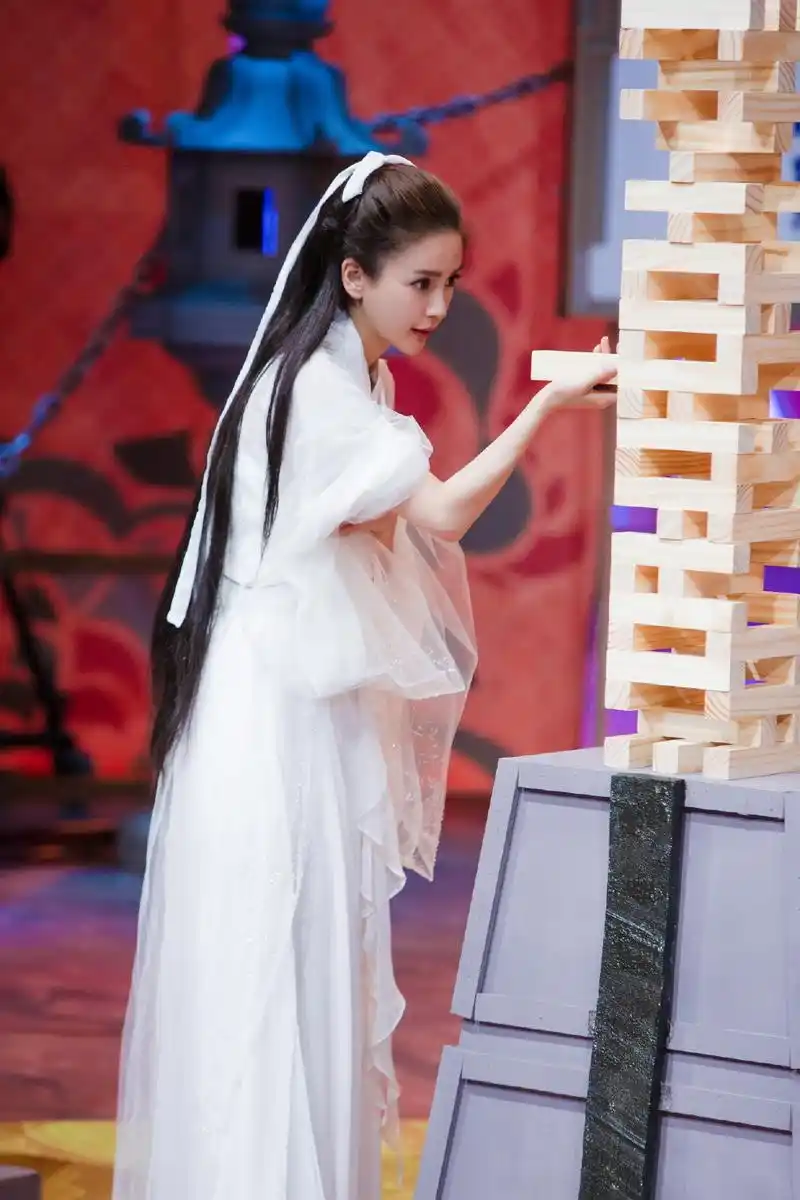 明星图片 大陆 女 angelababy > angelababy古装风性感综艺图片(4/4)