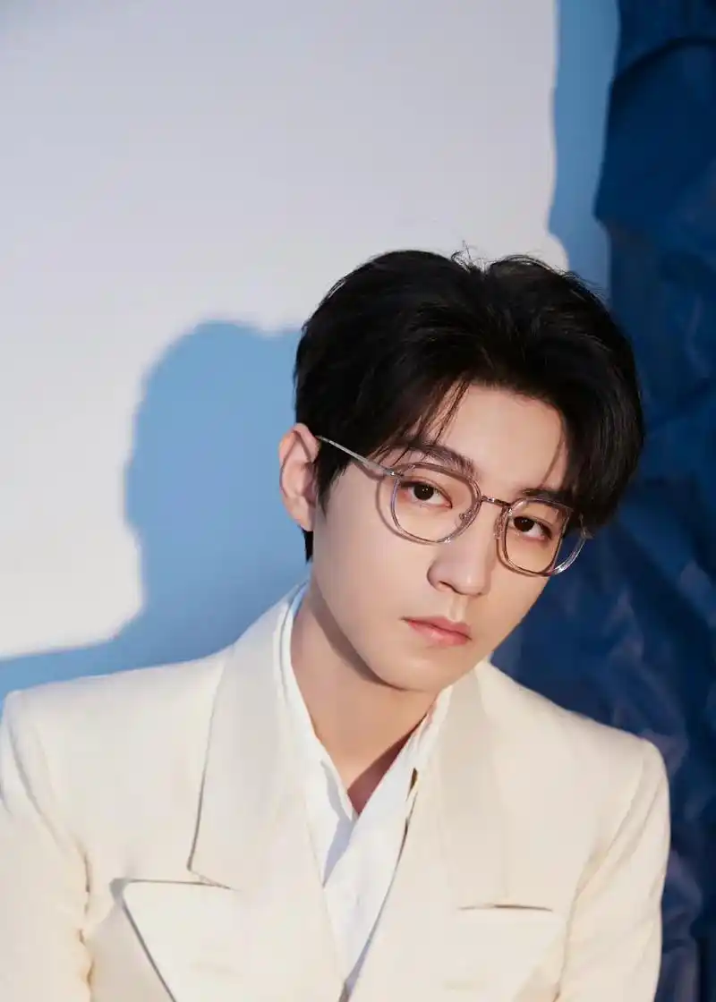 是小说里戴着金丝眼镜的翩翩公子.#王俊凯 #王俊凯让人心动的 - 抖音