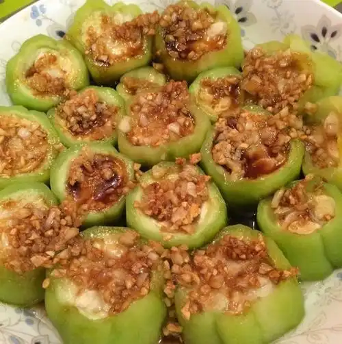 漏瓢儿做的只需要五分钟就可以的美味蒜蓉蒸丝瓜