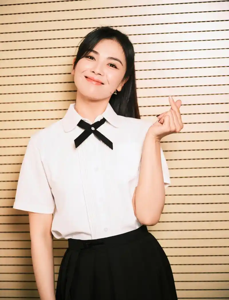 刘涛素颜便装生活照,简单穿衣,素颜依然美丽.