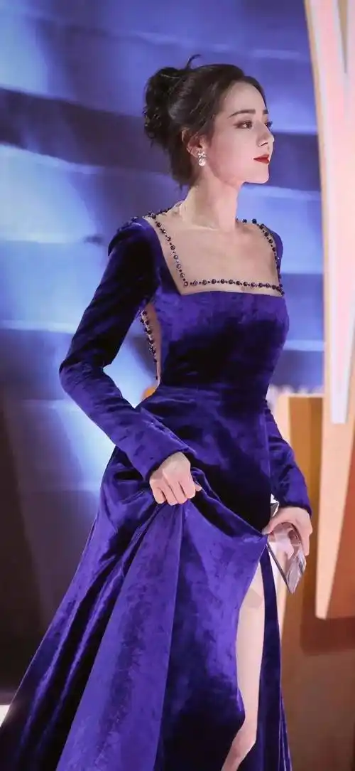 迪丽热巴只穿晚礼服,极致诱惑酥胸半露,让人直呼受不了