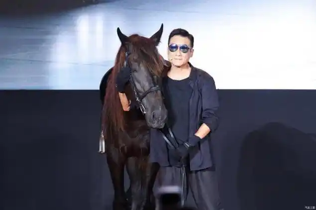 影帝梁家辉成为马自达cx50行也代言人