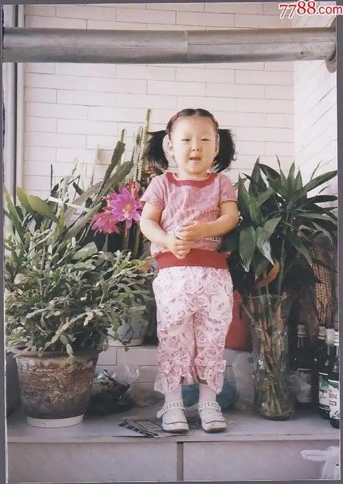 小女孩留影_老照片_影像会馆【7788收藏__收藏热线】