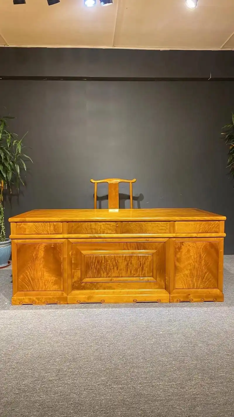 精品金丝楠木办公桌.#上热门  正宗四川小叶桢楠材质,传统榫 - 抖音