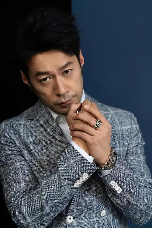 拜托"霸道总裁"别硬演!把张翰和老戏骨们放一块看,高下立判