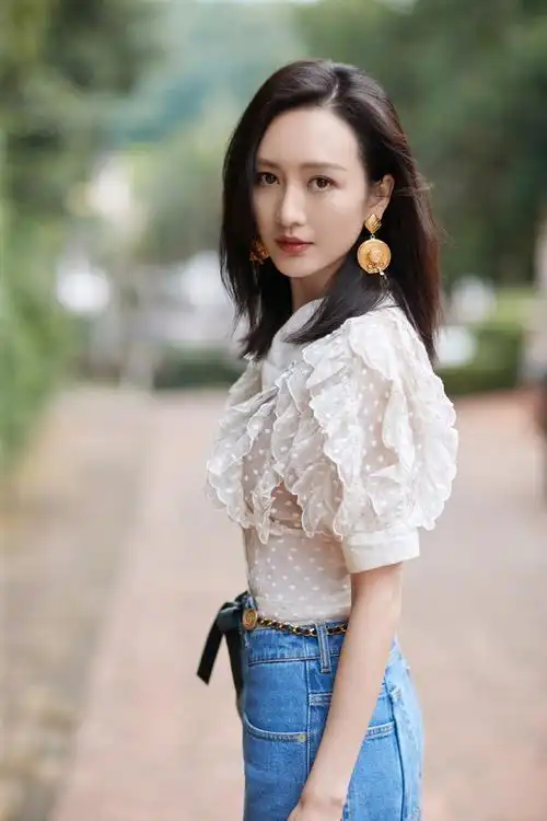 王鸥时尚街拍,最撩人的坏姐姐,身材比例真是绝了