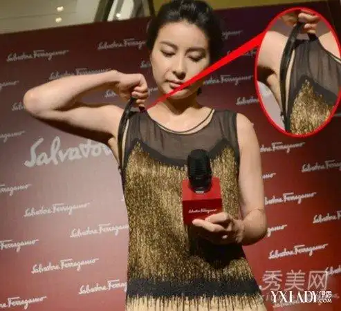 娱乐 明星 大陆星闻 / 正文近日郭晶晶出席活动,内衣肩带滑落,郭晶晶