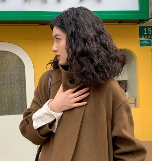 2021新年发型别乱剪16款洋气烫发送给你蓬松瘦脸又百变