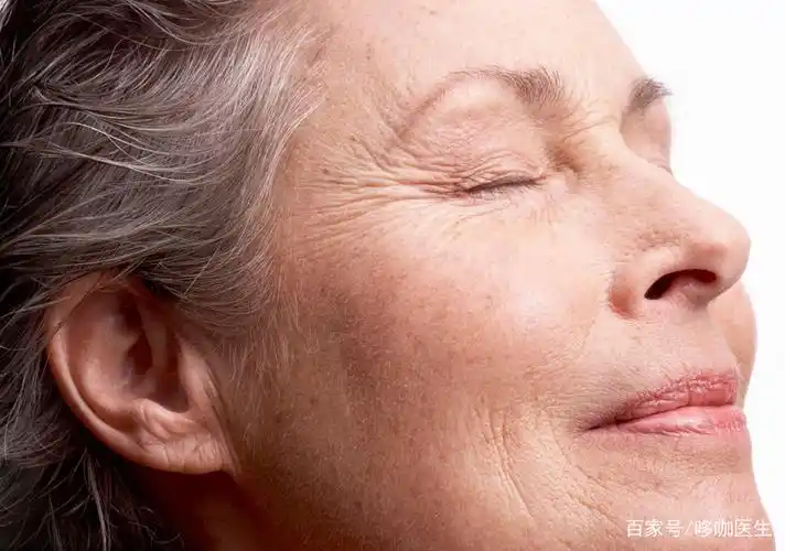 50岁后就老了?避开这5个衰老的因素,你会比别人老得慢一些