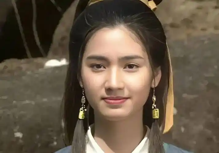 "香港顶级最美豆腐西施洪欣"一颦一笑都是经典,岁月从不败美人_角色