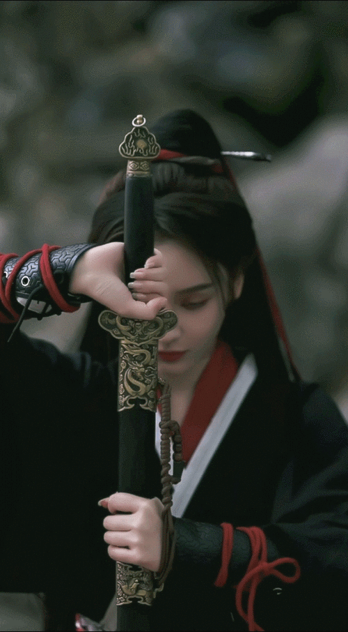 王一菲古风侠女战损写真