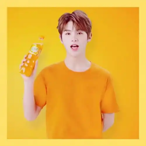 黄明昊美年达代言人