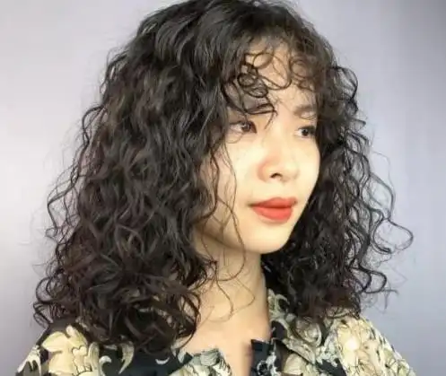 最新羊毛卷烫发图片 烫头女生精致美艳更撩人 - 羊毛卷 - 发型站