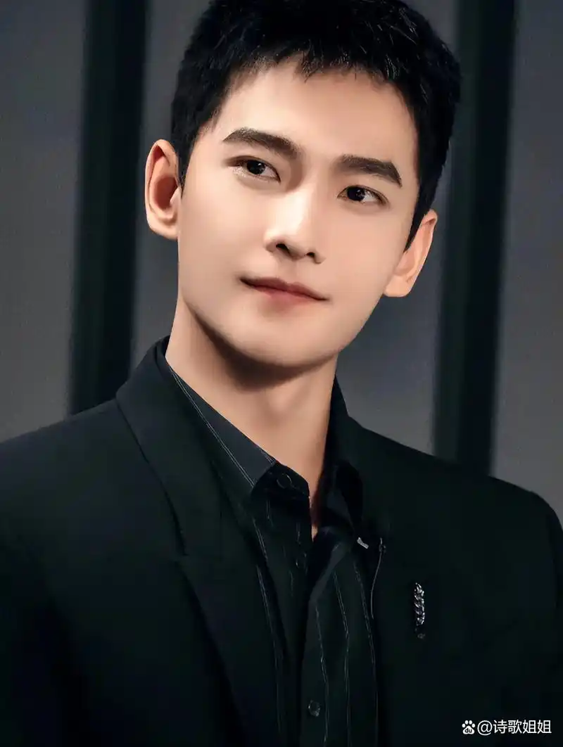 "碰瓷"沙溢沈腾?杨洋被曝学历造假,军艺校草名头名不副实