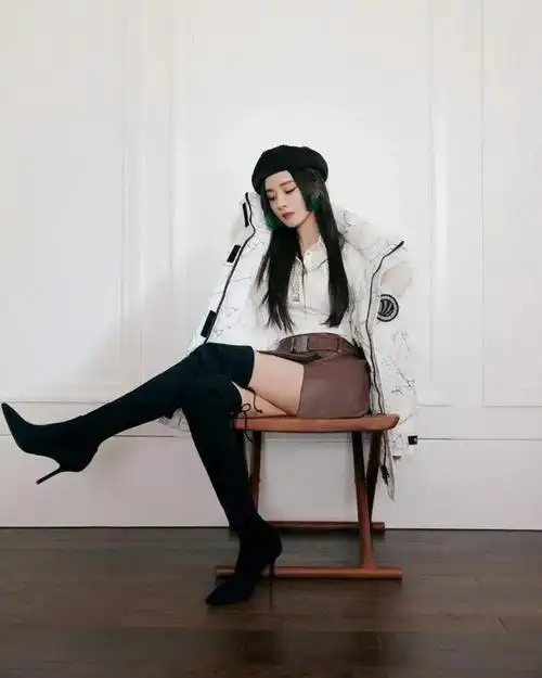 姐姐的腿不是腿塞纳河畔的春水女明星穿马丁靴大长腿好吸睛