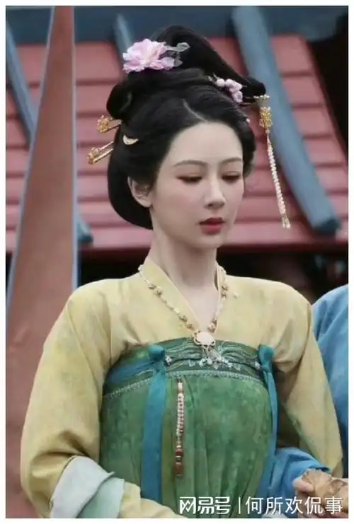 从杨紫的古装造型到电视剧中更多的演绎,都是为了守护我们的服饰文化